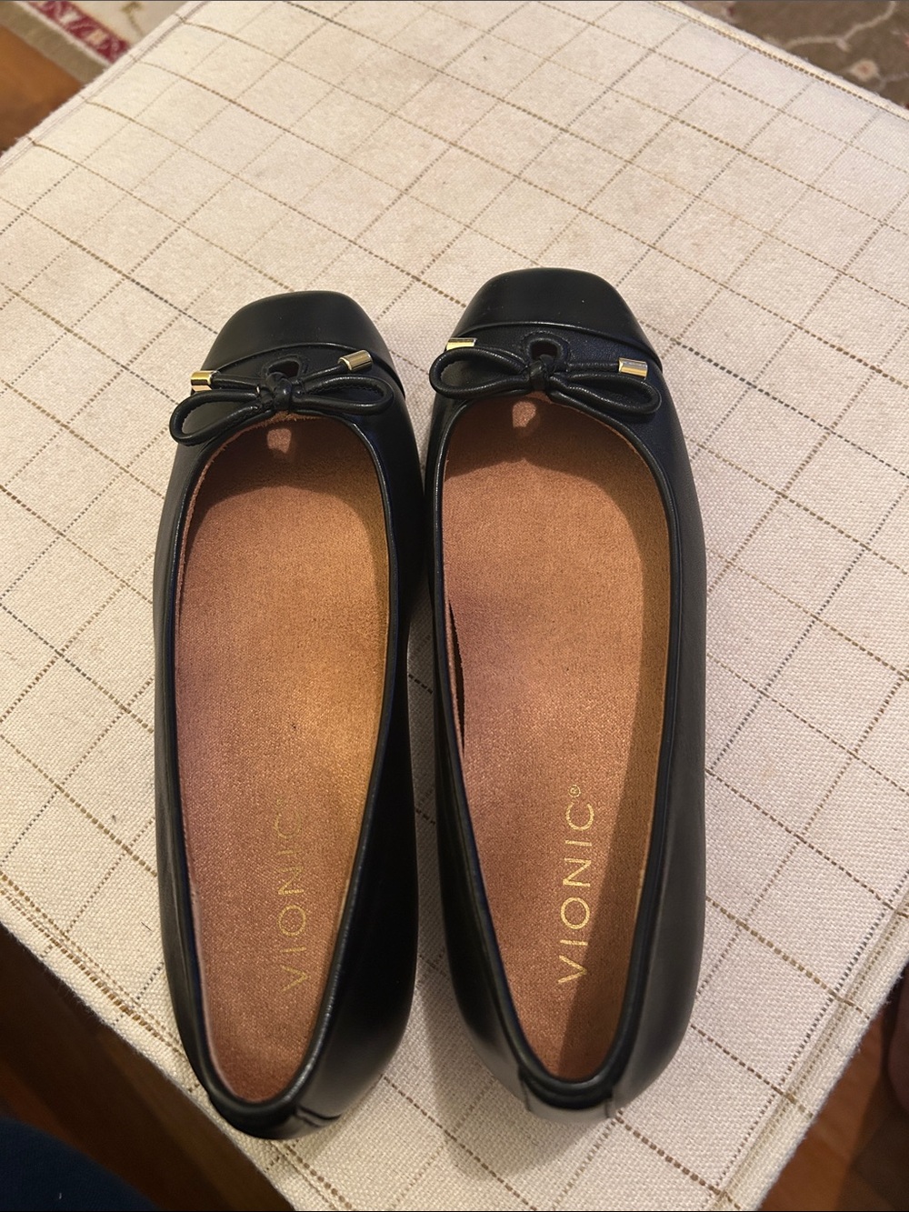 Vionic Klara Black Leather Ballet Flats with Bow and Gold Accents/Brand New - Picture 3 of 8